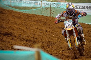 开云体育登录-京多安救赎与巴拉圭狂潮，足球场上的历史回响