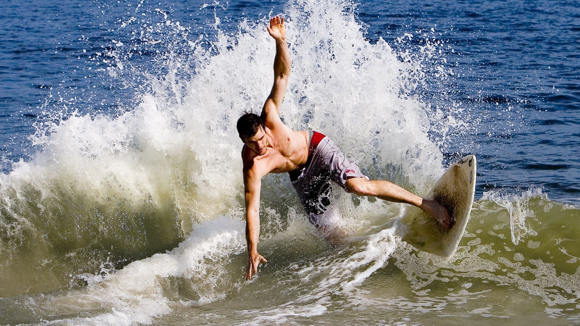 东决关键战之夜,东契奇用无解单打与致命传球诠释现代巨星真义