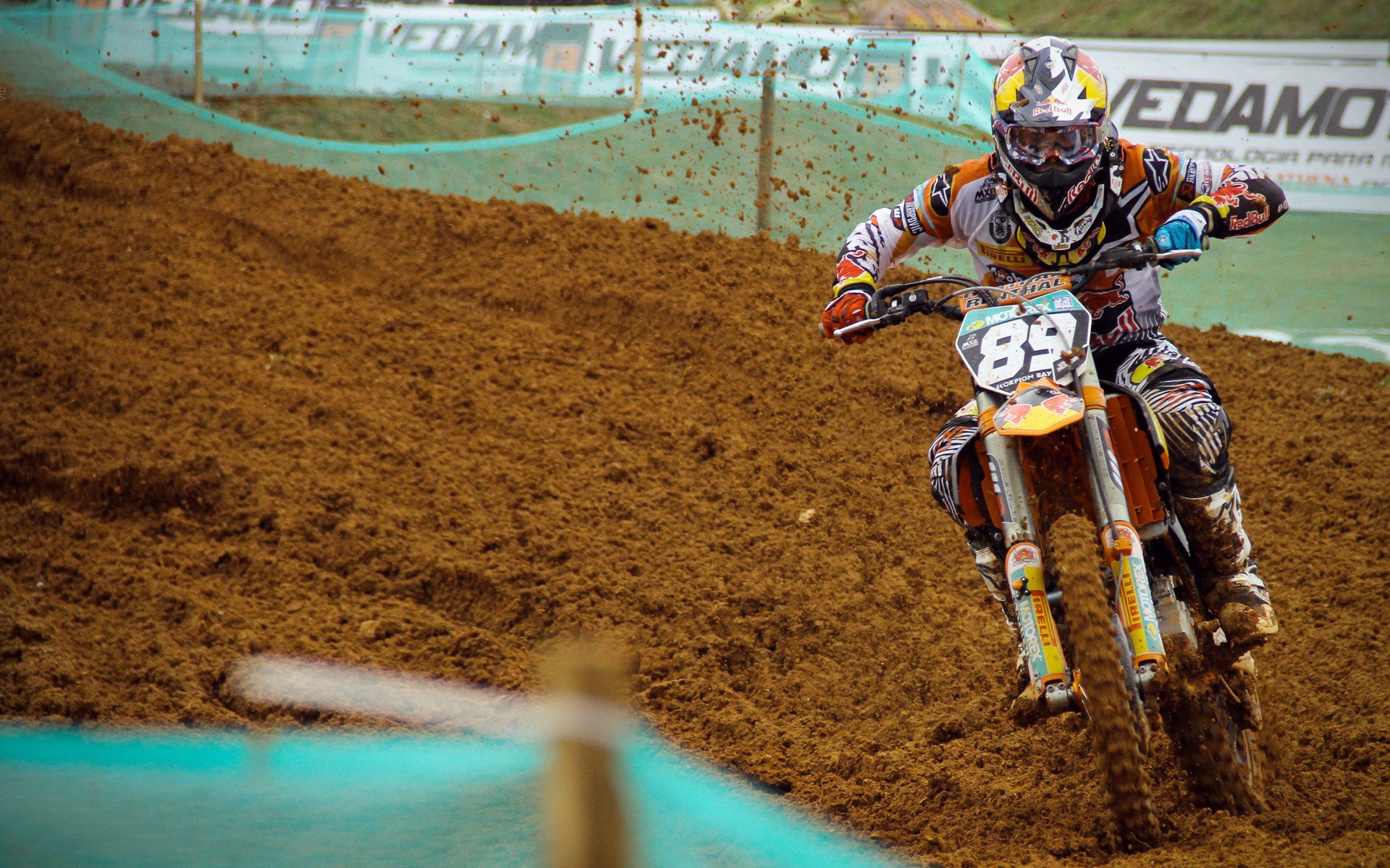 京多安救赎与巴拉圭狂潮，足球场上的历史回响