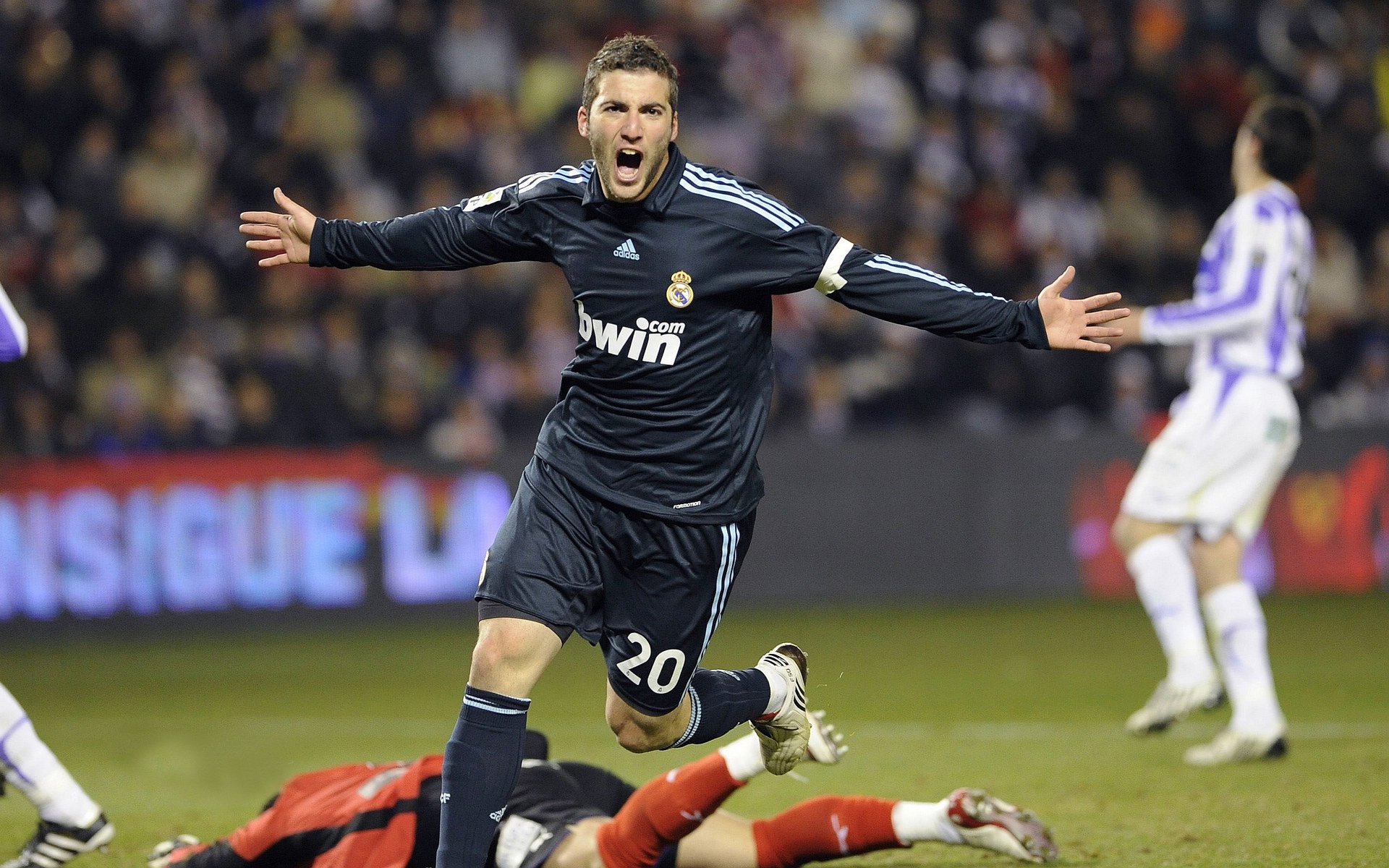 森林狼强势晋级步行者,小贾伦成为关键先生